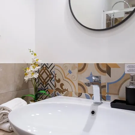 Brand New Guest With Wi-fi In The Center